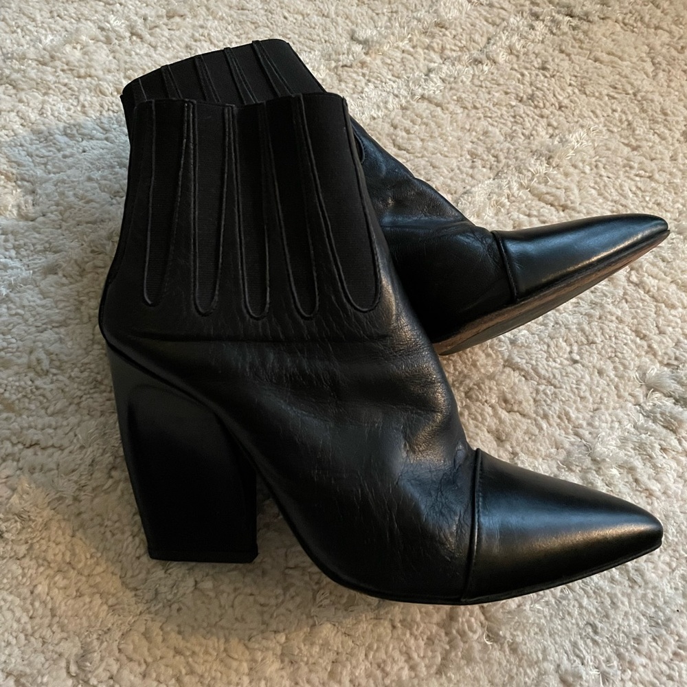 🛒 LAST CALL‼️ Maria Broton Tobillo Booties